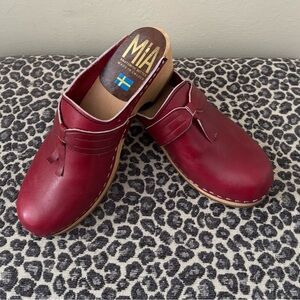 Mia Sofia Clogs Size 7 / EU 37